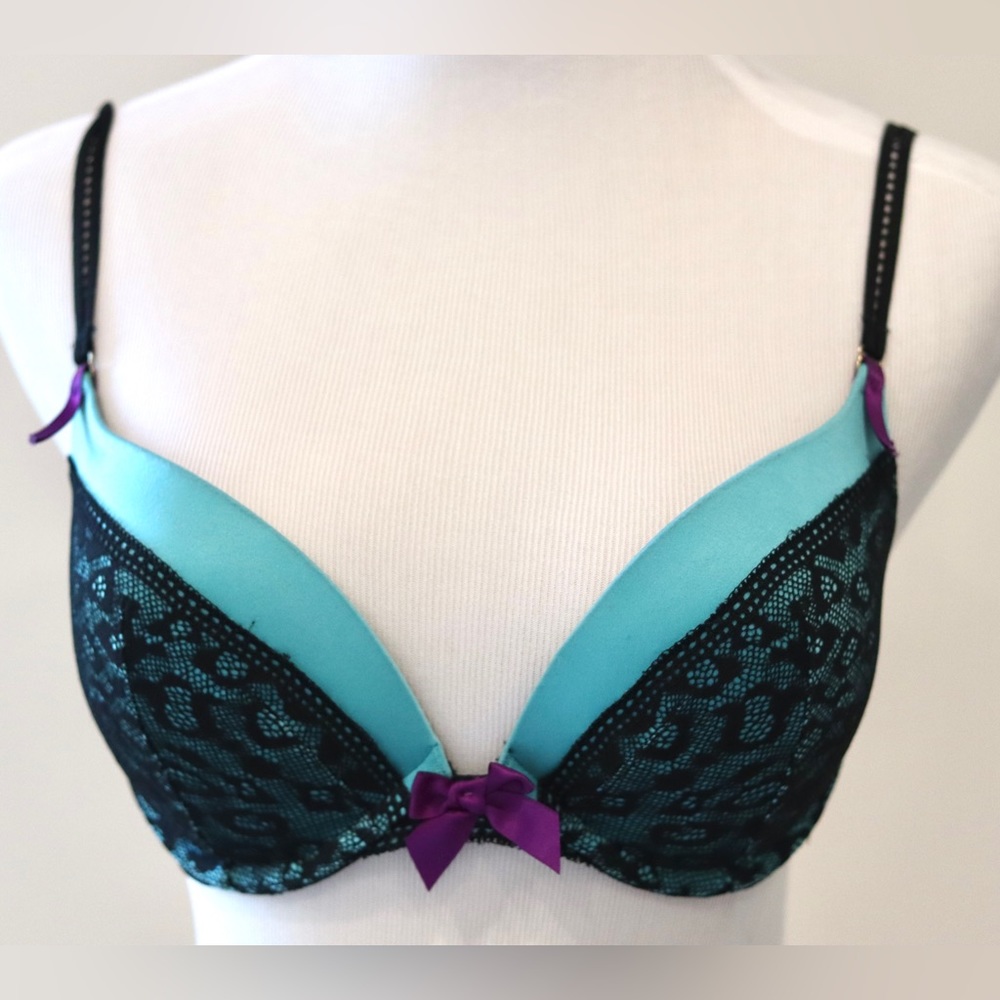 Victoria’s Secret Very Sexy Push-up lace animal print Bra 32D EUC one owner